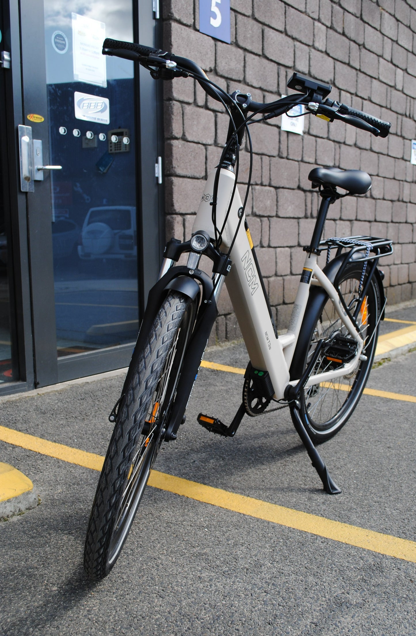 NCM T3S HD Step-Thru Trekking E-Bike